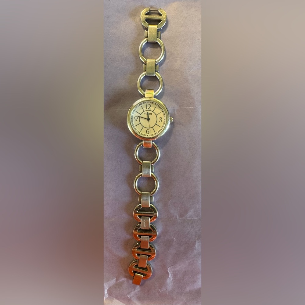 Fossil Silver-Tone Round Dial Bracelet Watch